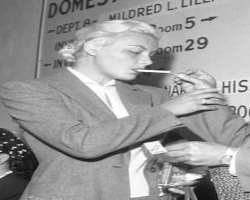 Barbara Payton smoking Barbara Payton smoking